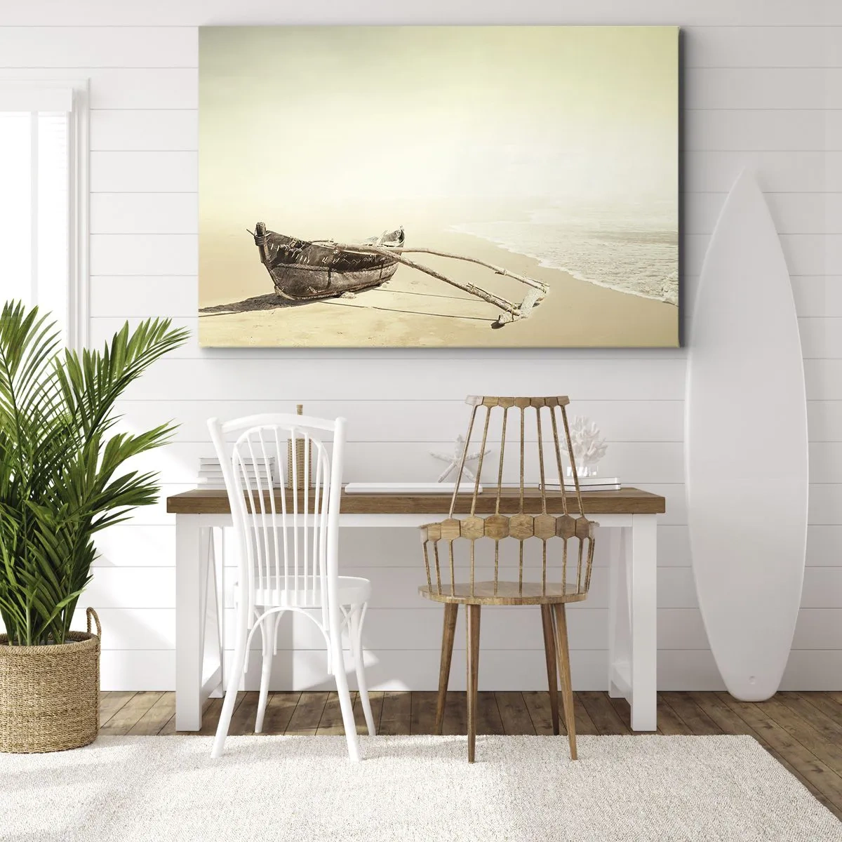 Lærredstryk - Billede på lærred - Gammel fiskerbåd på en sandstrand - 70x50cm - Et minde om Sydhavet - Moderne vægdekoration til stue og soveværelse ARTTOR