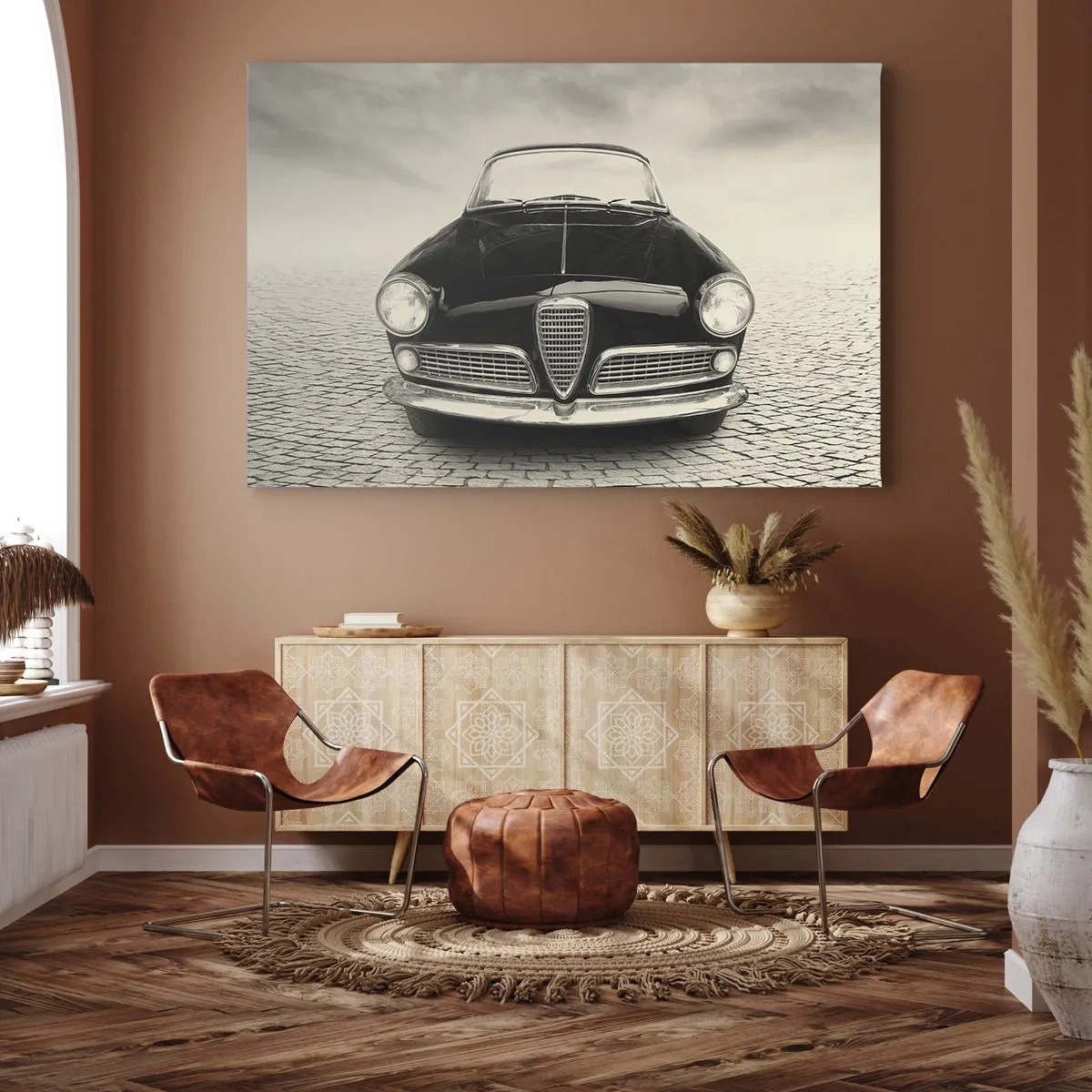 Lærredstryk - Billede på lærred - En klassisk bil på en brostensplads i en monokromatisk stil - 70x50cm - Og hvordan kan man ikke elske mig? - Moderne vægdekoration til stue og soveværelse ARTTOR