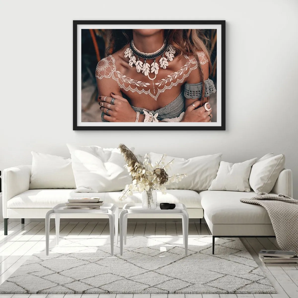Plakat i sort ramme - Talismaner, ritualer om kvindelighed - 70x50 cm