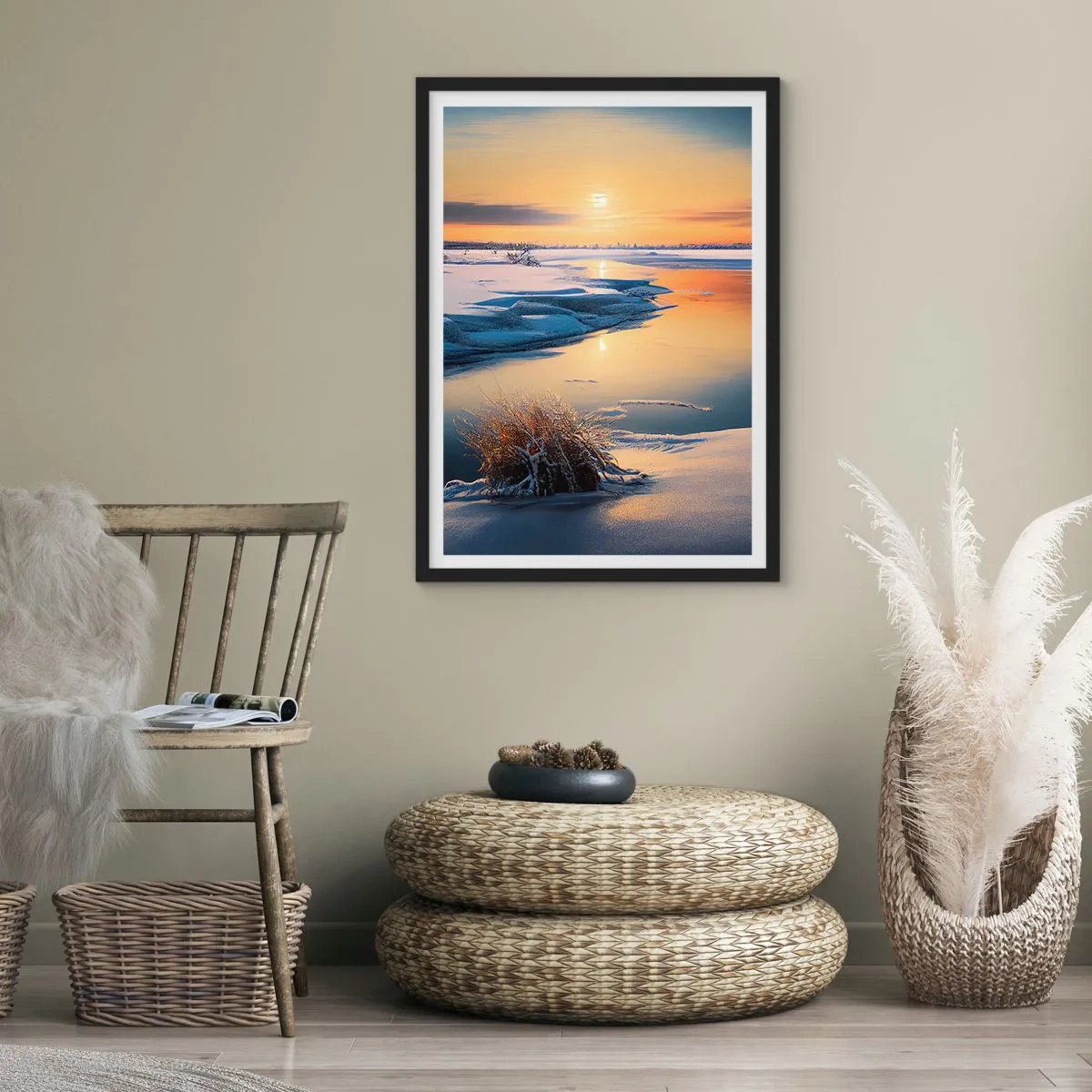 Plakat i sort ramme - Vinterlandskab med en flod ved solnedgang - 50x70cm - Vintersolnedgang - Moderne vægdekoration til stue og soveværelse ARTTOR