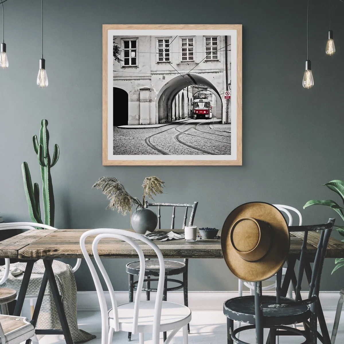 Plakat i ramme af lyst egetræ - Gennem byens labyrint - 60x60 cm
