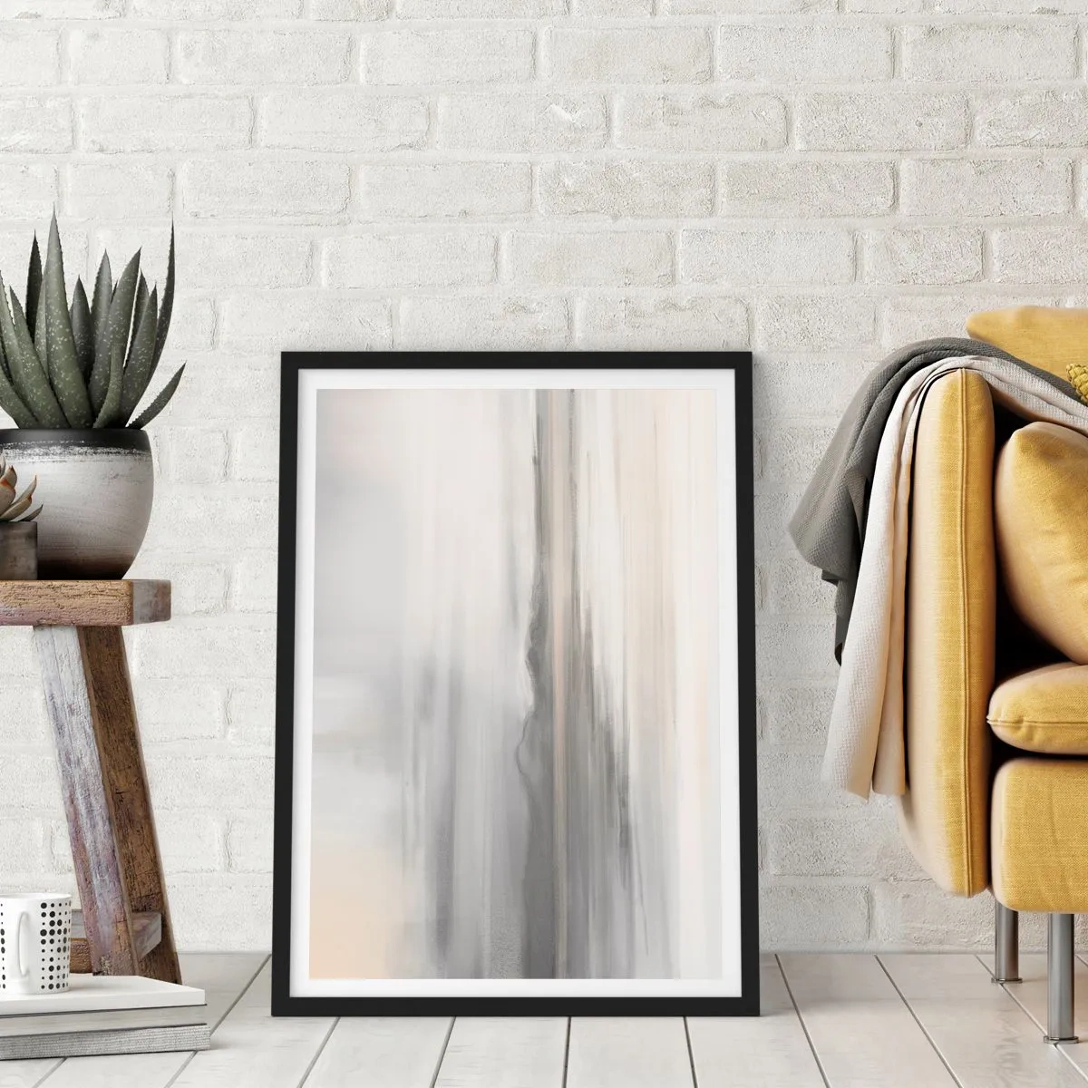 Plakat i sort ramme - Diskrete lodrette striber i nuancer af grå og beige - 50x70cm - En tankevækkende afstand - Moderne vægdekoration til stue og soveværelse ARTTOR