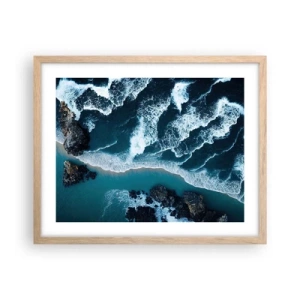 Plakat i ramme af lyst egetræ - Svøbt i bølger - 50x40 cm