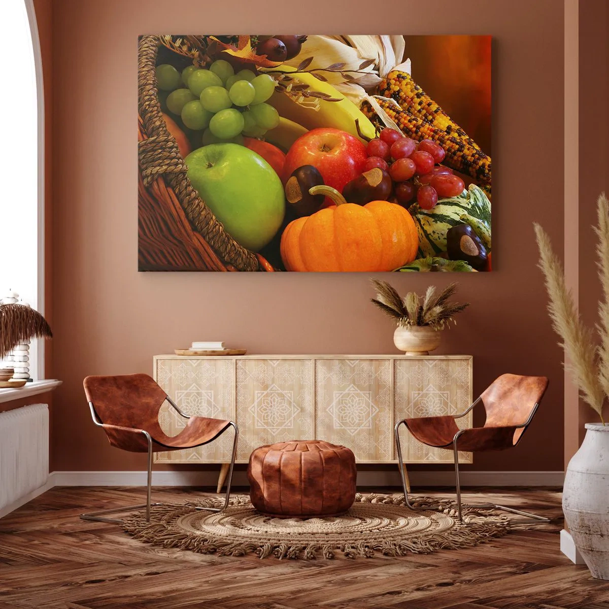 Lærredstryk - Billede på lærred - En kurv med frugt, græskar og majs mod en baggrund af efterårsfarver. - 70x50cm - Høstkurven - Moderne vægdekoration til stue og soveværelse ARTTOR