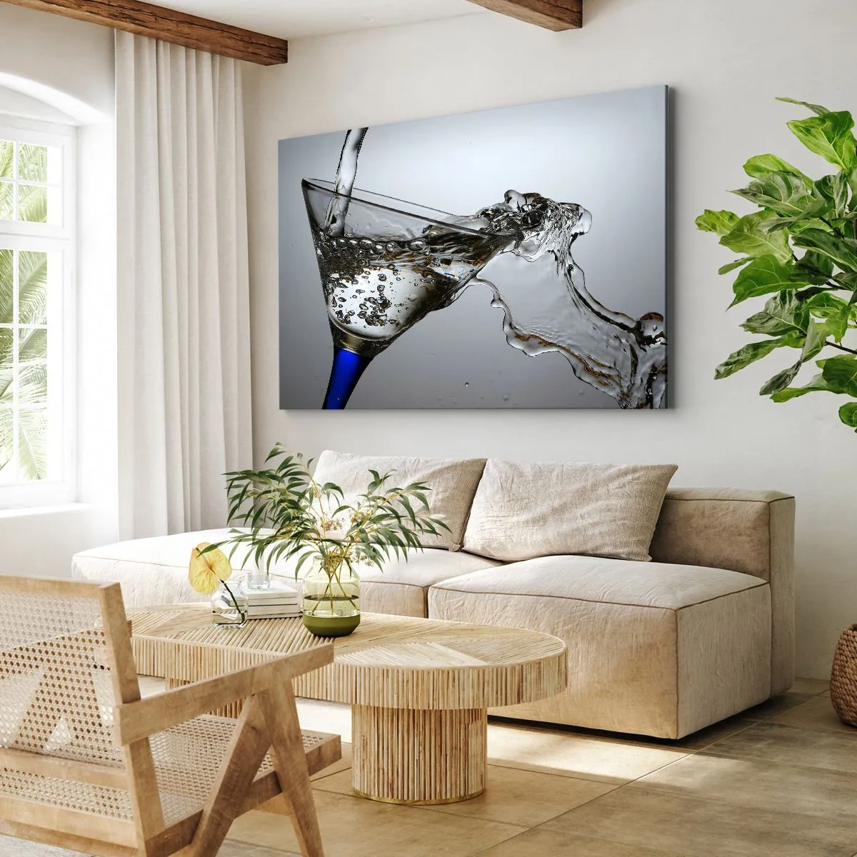 Lærredstryk - Billede på lærred - Et glas vand i bevægelse på en lys baggrund - 70x50cm - Krystalvand i krystalglas - Moderne vægdekoration til stue og soveværelse ARTTOR