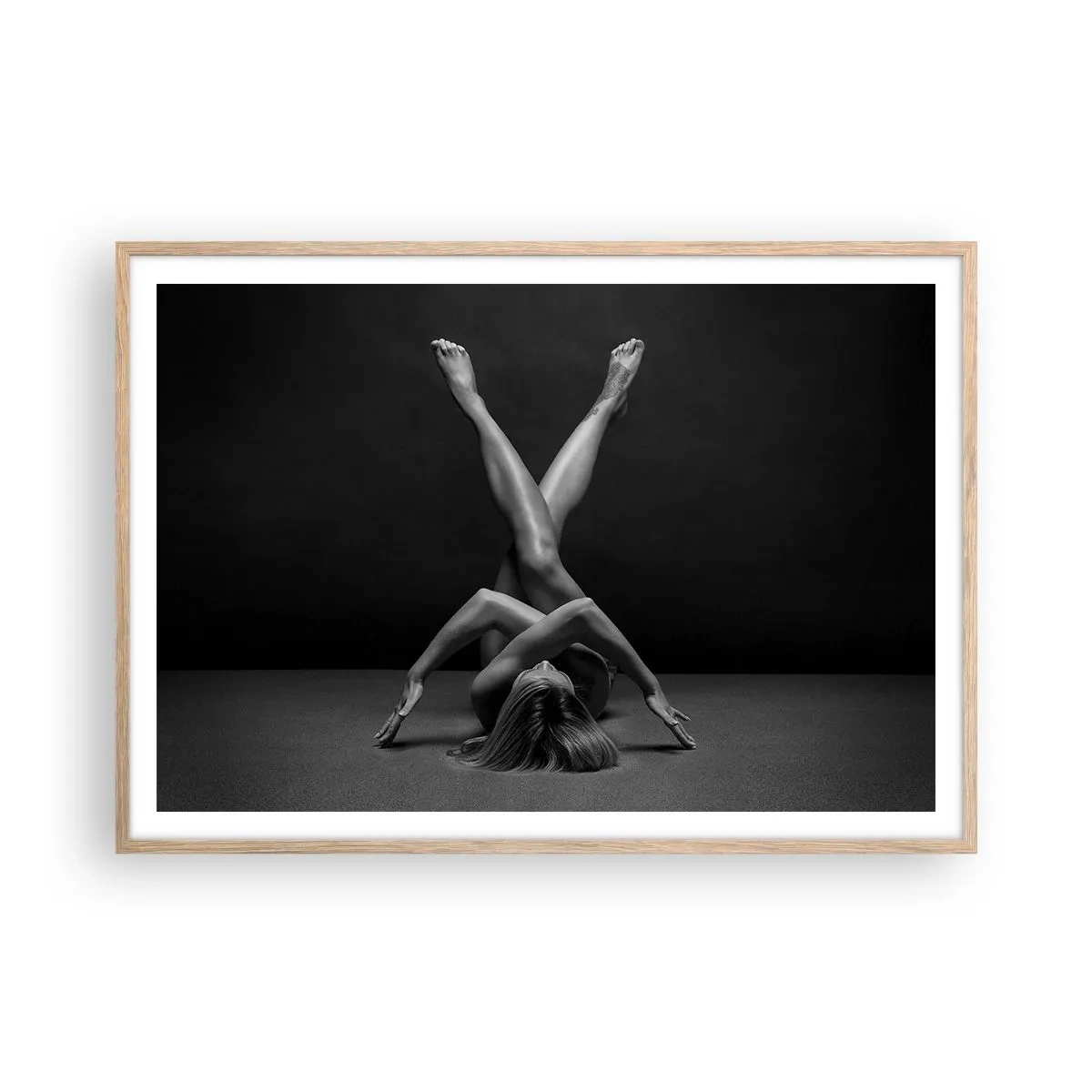 Plakat i ramme af lyst egetræ - Nøgenhedens geometri - 100x70 cm