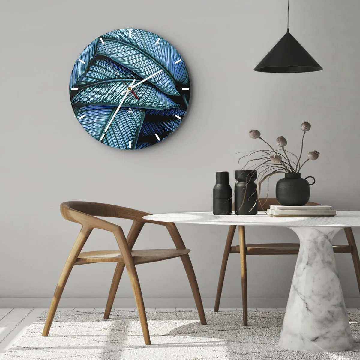 Vægur, Uret - Nærbillede af fjer i nuancer af turkis og marineblå - 30x30cm - Livslinjer - Moderne vægdekoration til stue, køkken og soveværelse ARTTOR