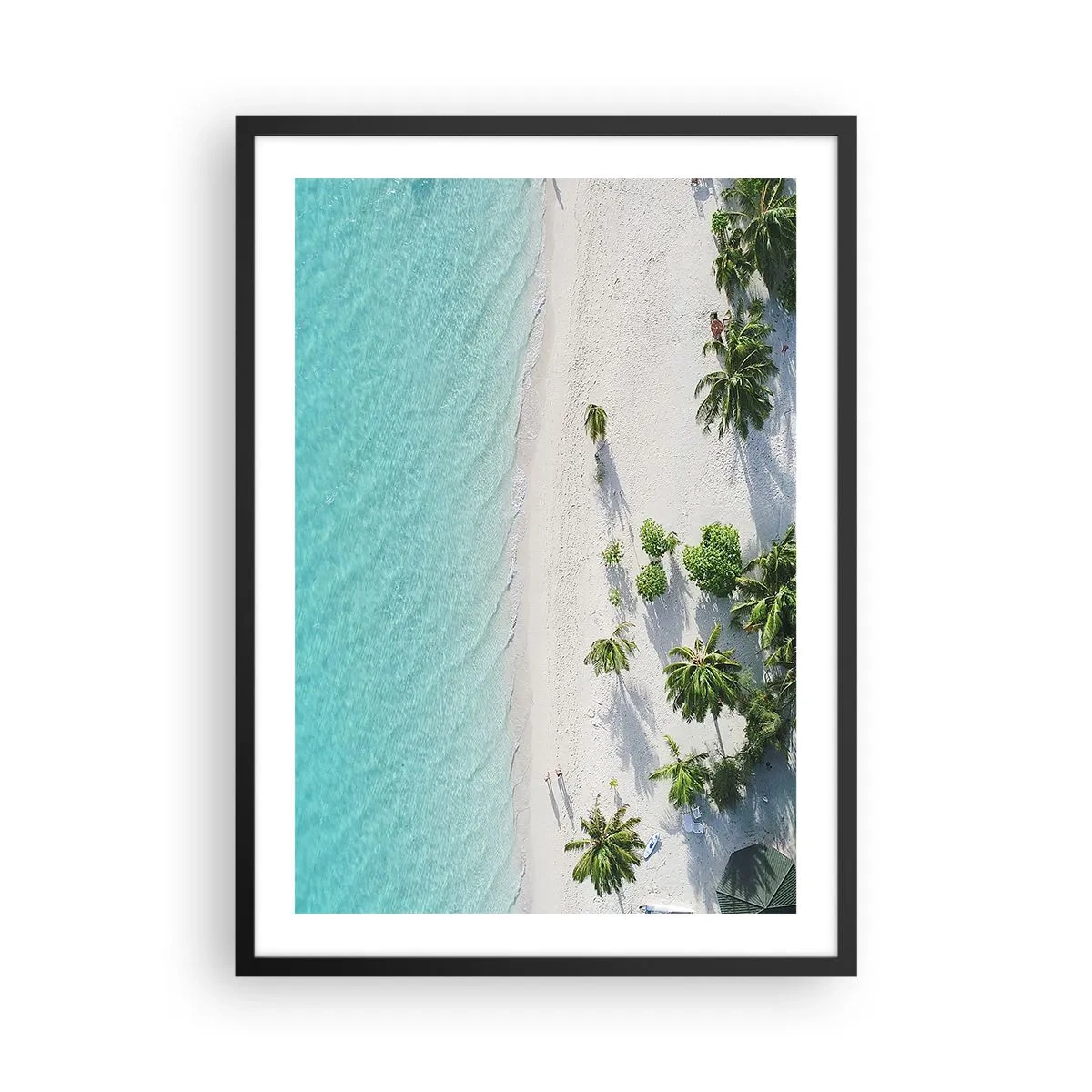Plakat i sort ramme - Luftfoto af en tropisk strand med palmer og blåt hav - 50x70cm - Ferie i paradis - Moderne vægdekoration til stue og soveværelse ARTTOR