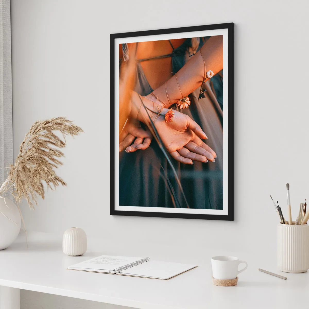 Plakat i sort ramme - Forbundet med naturen - 61x91 cm