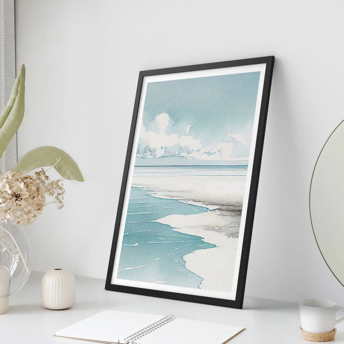 Plakat i sort ramme - Akvarel kystlandskab i pastelfarver - 50x70cm - Blidt tidevand - Moderne vægdekoration til stue og soveværelse ARTTOR