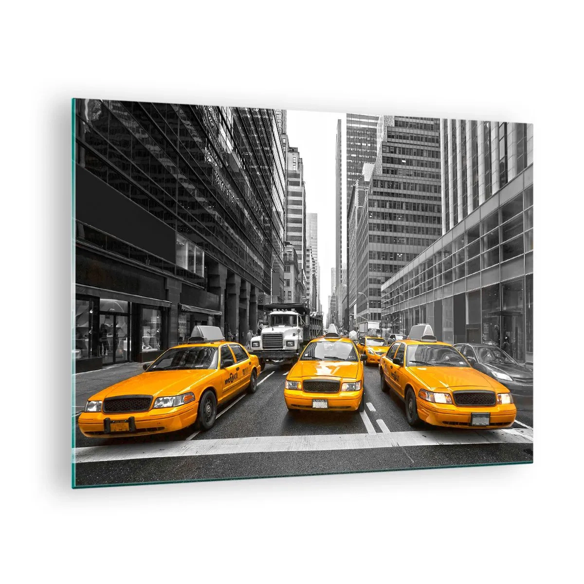 Billede på glas - Gule taxaer på gaderne i New York - 70x50cm - Det er os, der farver byen - Moderne vægdekoration til stue og soveværelse ARTTOR