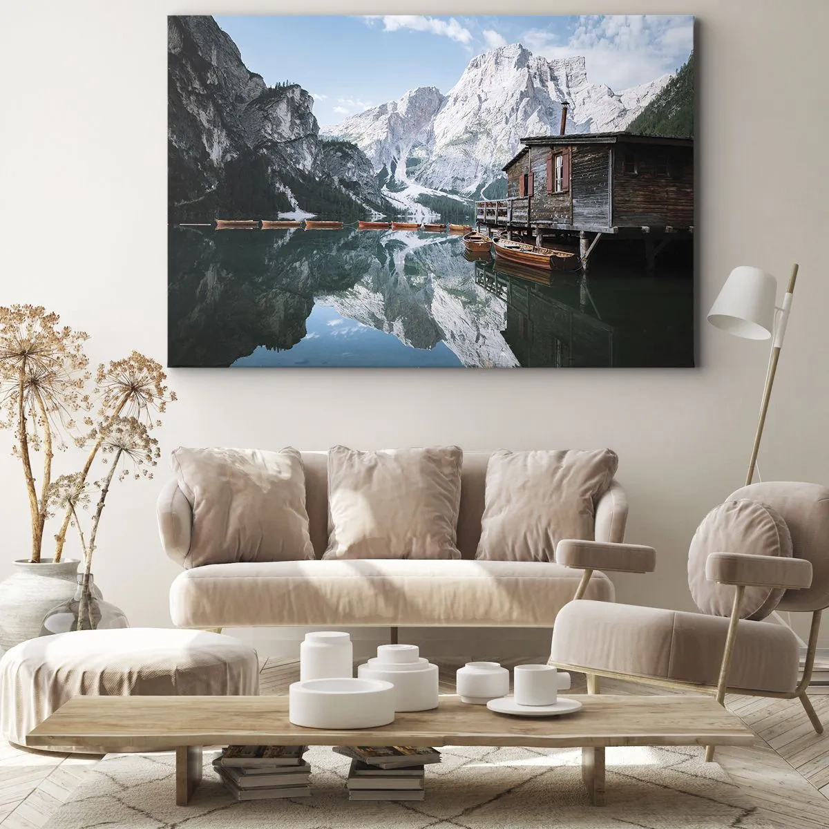 Lærredstryk - Billede på lærred - Et træhus ved en stille bjergsø - 70x50cm - Krystalklar bjergmorgen - Moderne vægdekoration til stue og soveværelse ARTTOR