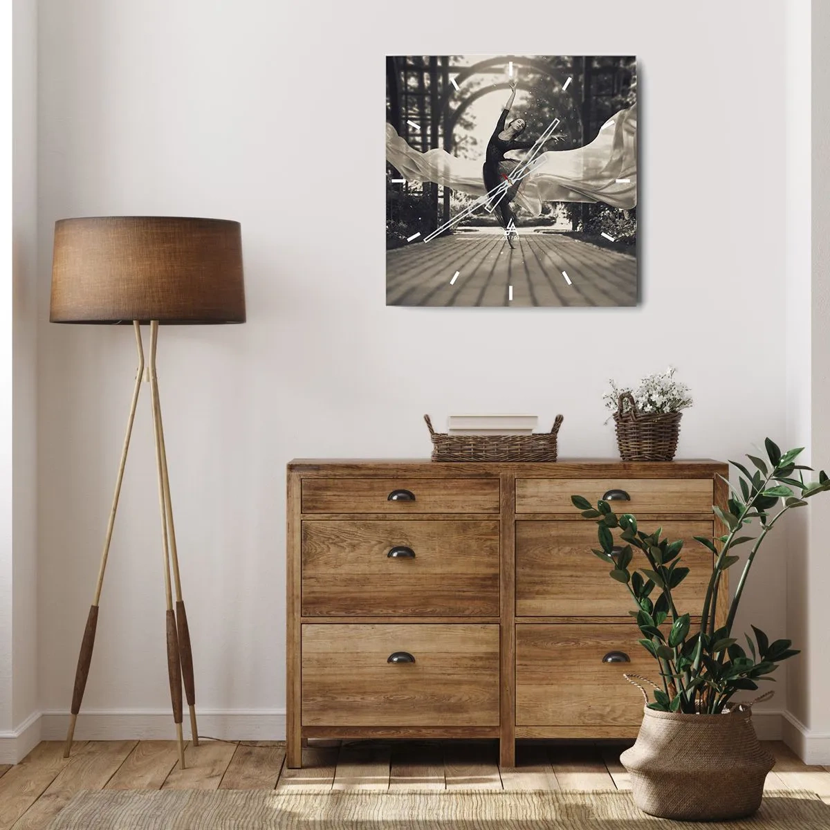 Vægur, Uret - Dans i haven - 30x30 cm