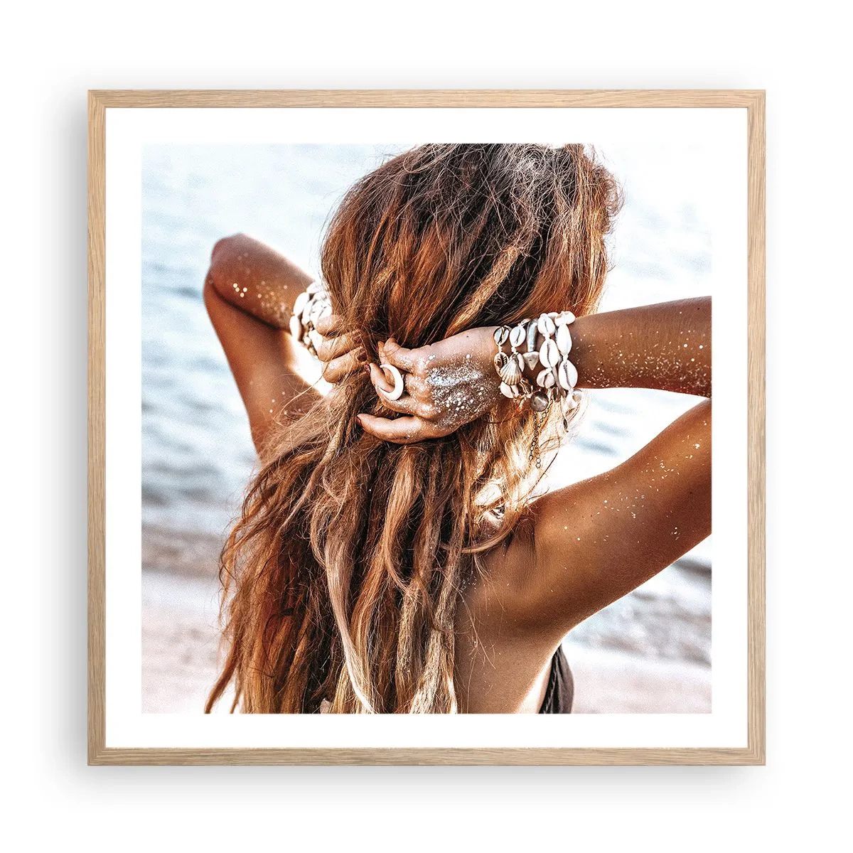 Plakat i ramme af lyst egetræ - Søster af vand og solskin - 60x60 cm