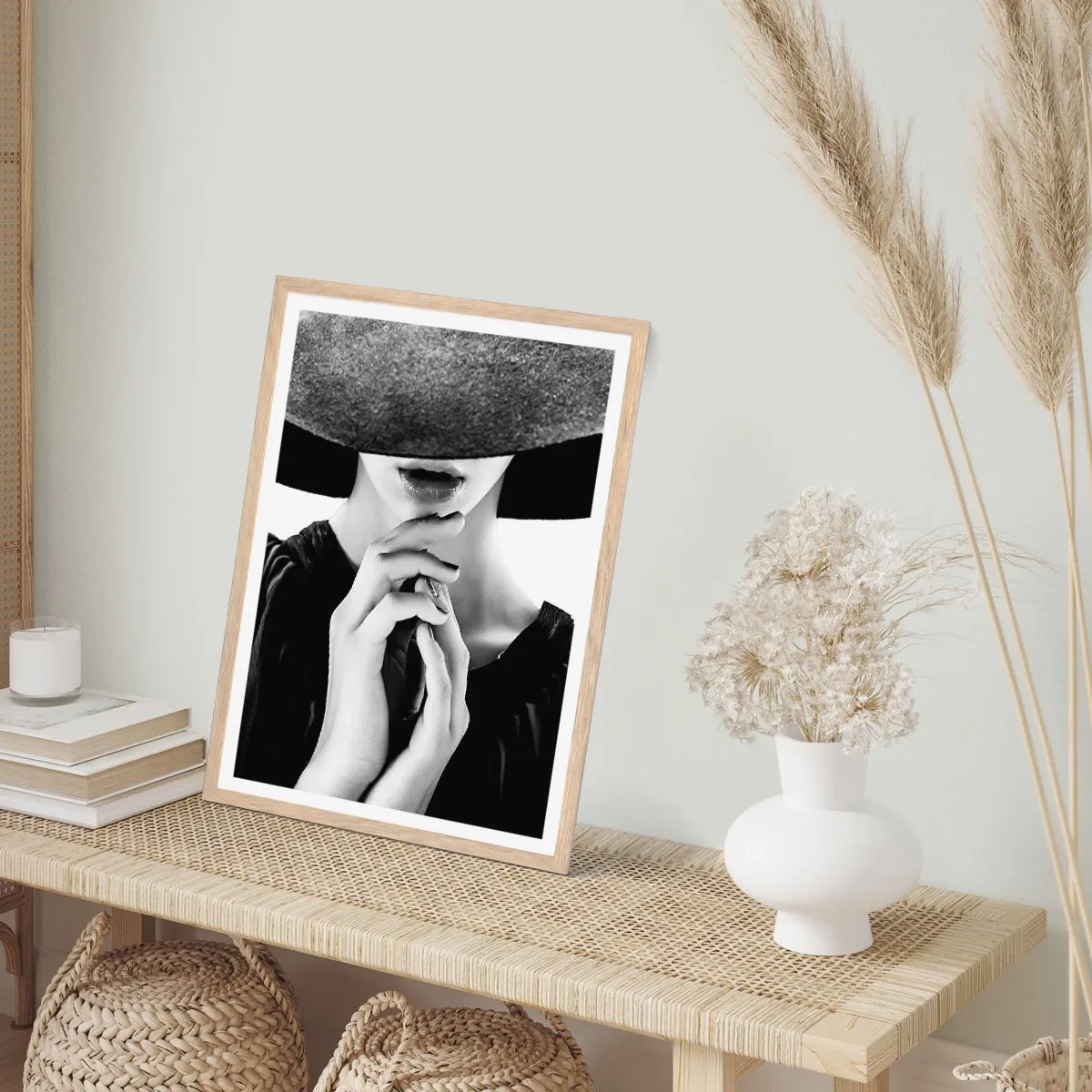 Plakat i ramme af lyst egetræ - Usynlig skønhed - 70x100 cm