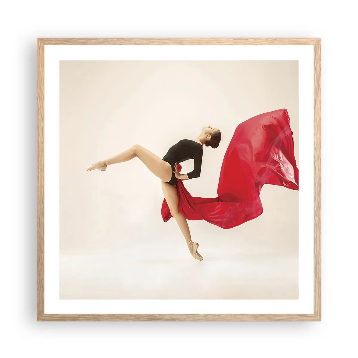 Plakat i ramme af lyst egetræ - Rød og sort - 60x60 cm