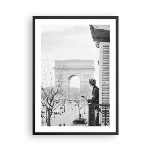Plakat i sort ramme - Mand på balkon med udsigt over Triumfbuen - 50x70cm - Værelse med udsigt - Moderne vægdekoration til stue og soveværelse ARTTOR