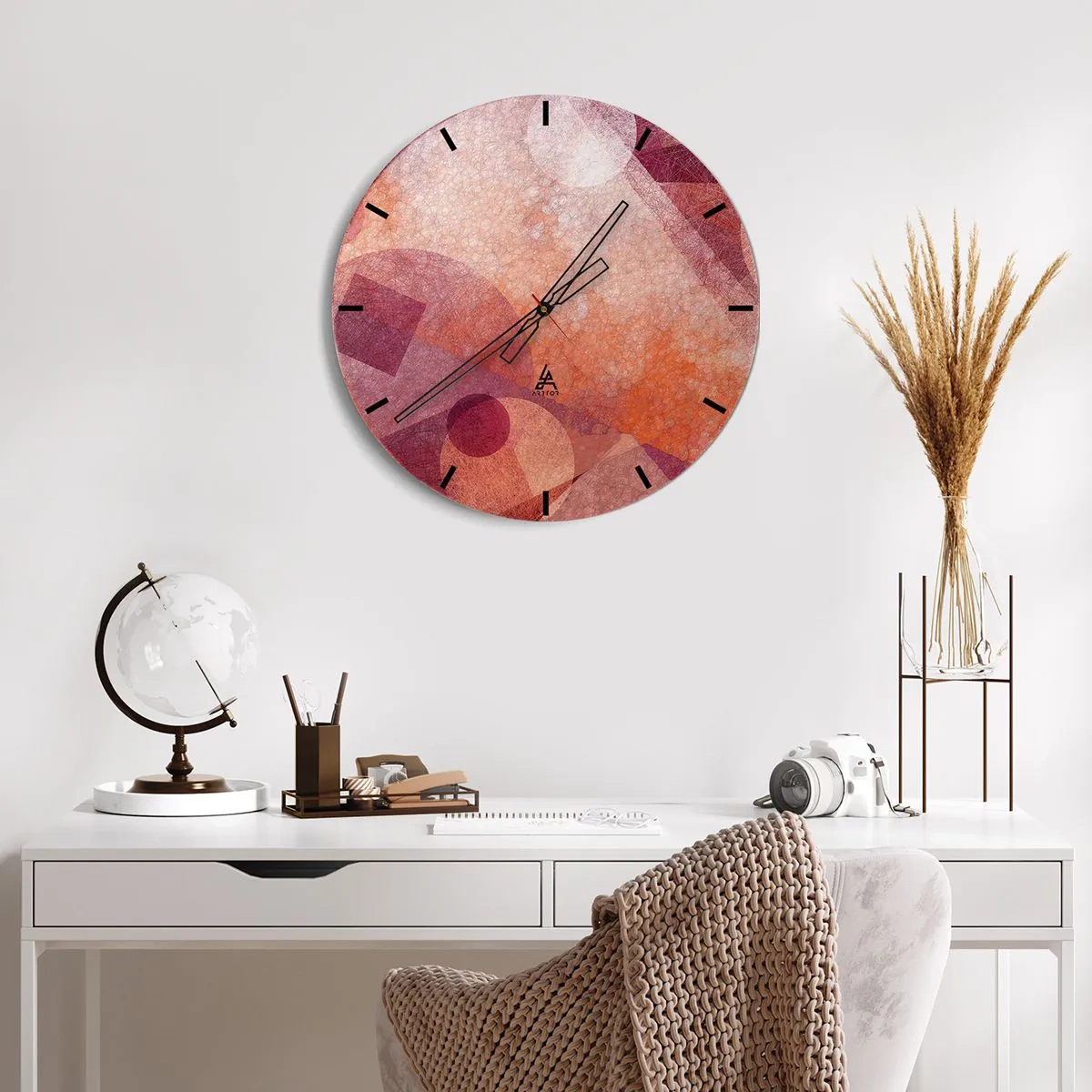 Vægur, Uret - Geometriske mønstre i nuancer af lyserød og orange - 30x30cm - Geometriske transformationer i pink - Moderne vægdekoration til stue, køkken og soveværelse ARTTOR