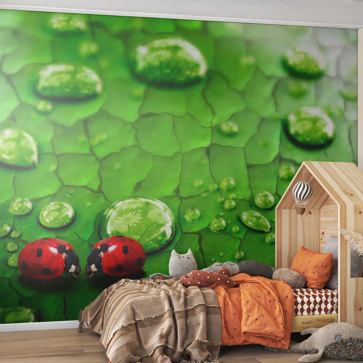 Fototapet Premium Sand - Møde i det grønne - Natur, Mariehøne, En dråbe vand - 100x70 cm