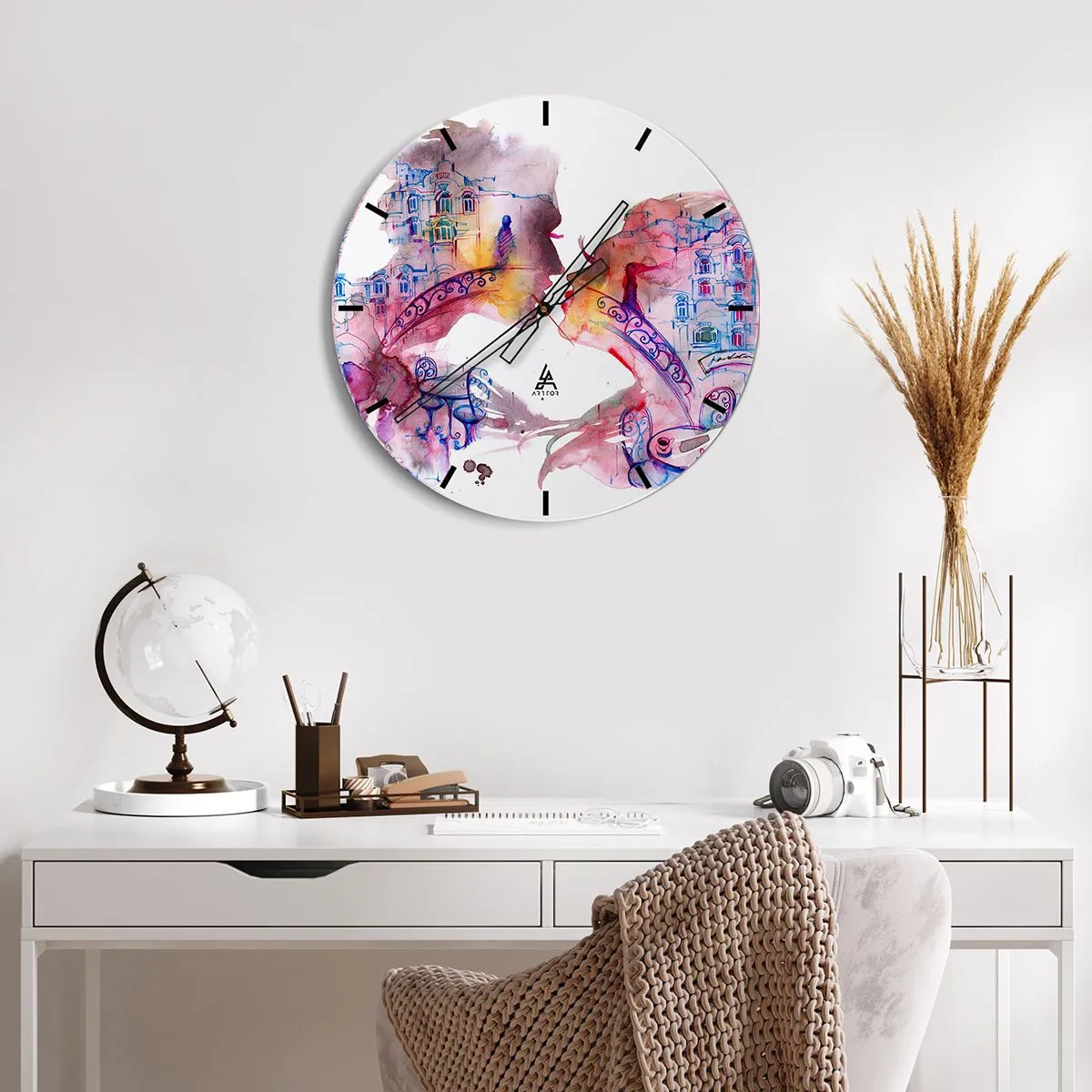 Vægur, Uret - Farverig grafik med en bro og arkitektur i baggrunden - 30x30cm - Sukkenes hemmelige bro - Moderne vægdekoration til stue, køkken og soveværelse ARTTOR