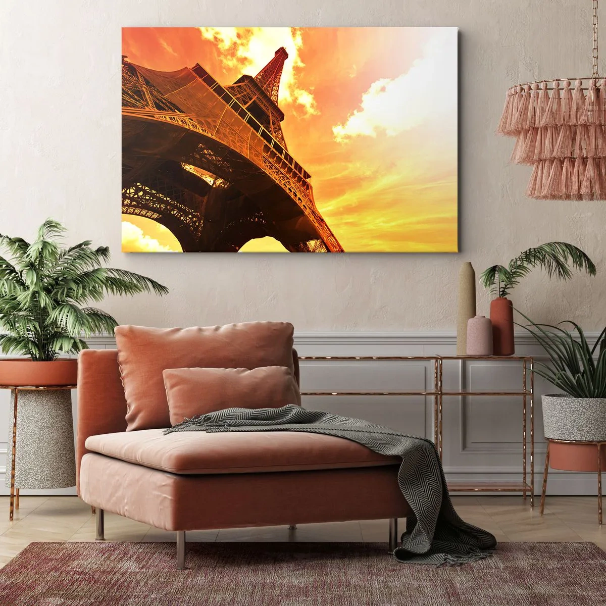 Lærredstryk - Billede på lærred - Eiffeltårnet mod en gylden himmel under solnedgang - 70x50cm - Monumental, fordi forgyldt af solen - Moderne vægdekoration til stue og soveværelse ARTTOR