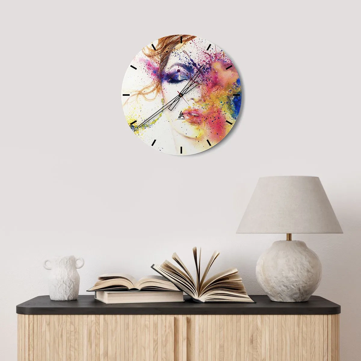 Vægur, Uret - Abstrakt portræt af en kvinde i regnbuens farver - 30x30cm - Regnbue svimmelhed - Moderne vægdekoration til stue, køkken og soveværelse ARTTOR