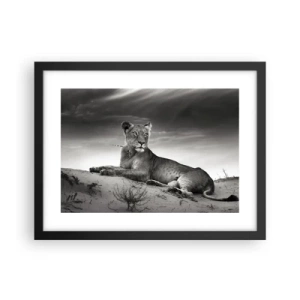 Plakat i sort ramme - Resten af ørkendronningen - 40x30 cm