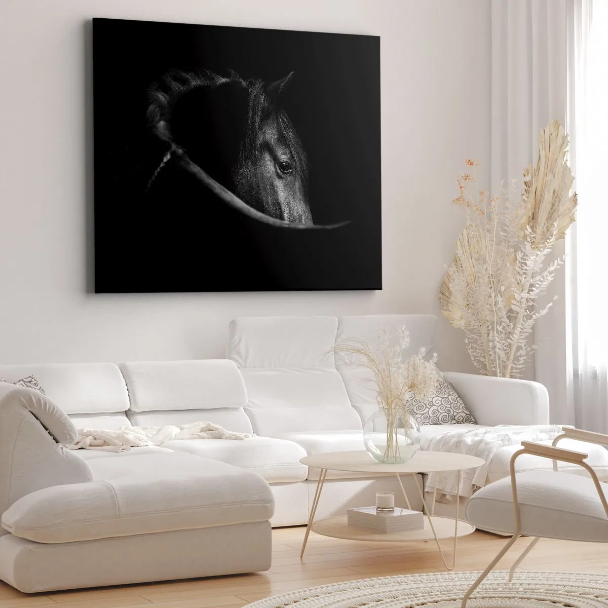 Lærredstryk - Billede på lærred - Et sort-hvidt portræt af en hest med et diskret spil af lys og skygge mod en mørk baggrund. - 70x50cm - Sort prins - Moderne vægdekoration til stue og soveværelse ARTTOR