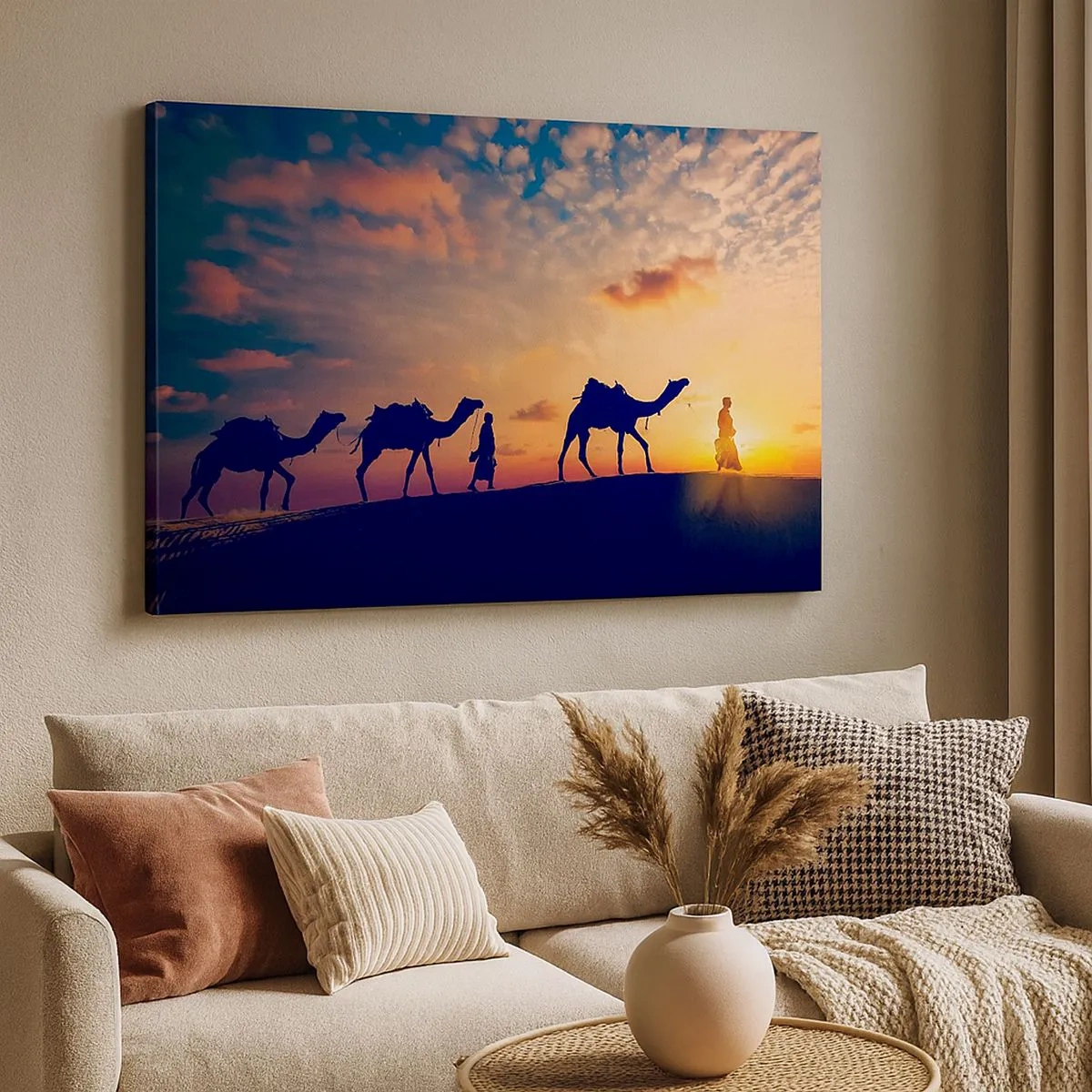 Lærredstryk - Billede på lærred - En karavane af kameler vandrer gennem ørkenen ved solnedgang - 70x50cm - Orientens mystiske ånd - Moderne vægdekoration til stue og soveværelse ARTTOR