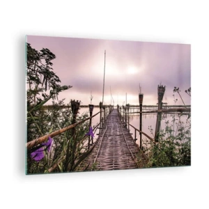 Billede på glas - En bambusbro, der fører over søen, omgivet af planter og blomster - 70x50cm - Den stille og rolige atmosfære i Asien - Moderne vægdekoration til stue og soveværelse ARTTOR