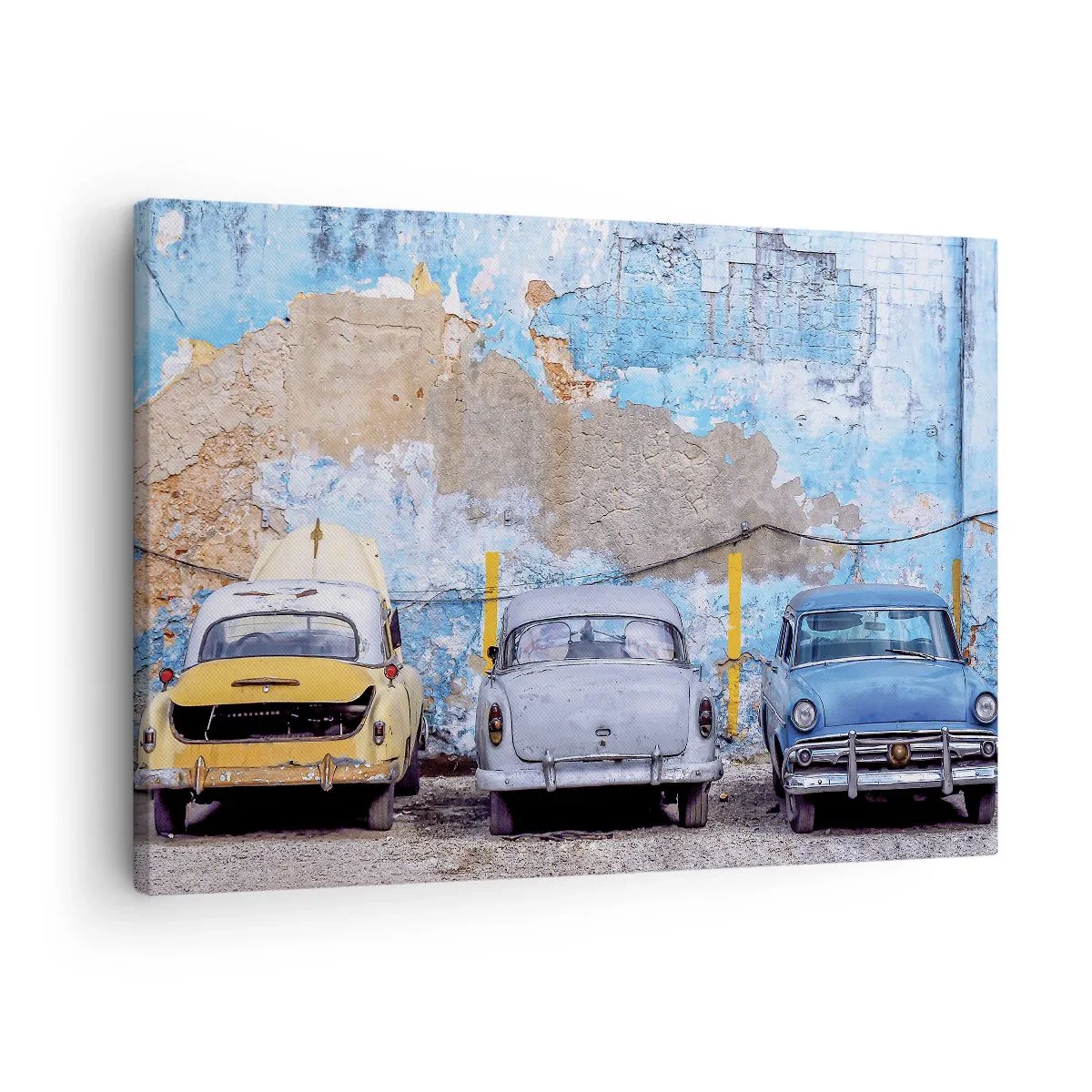 Lærredstryk - Billede på lærred - Gamle biler på baggrund af en ødelagt mur - 70x50cm - Møde for veteraner - Moderne vægdekoration til stue og soveværelse ARTTOR