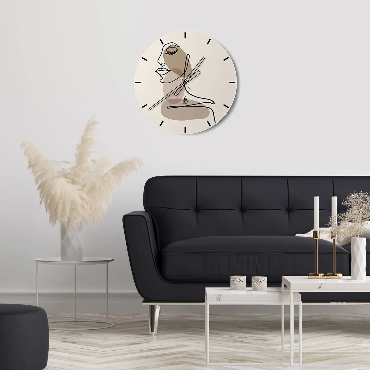 Vægur, Uret - Et minimalistisk portræt af en kvinde i stregtegningsstil med beige pletter. - 30x30cm - En vis linje af skønhed - Moderne vægdekoration til stue, køkken og soveværelse ARTTOR