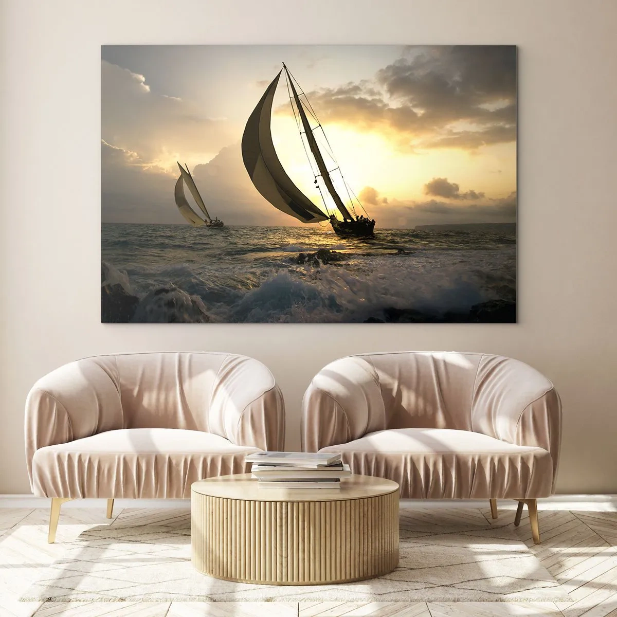 Billede på glas - Sejlbåde i et stormfuldt hav under solnedgang - 70x50cm - I medvind og modvind - Moderne vægdekoration til stue og soveværelse ARTTOR