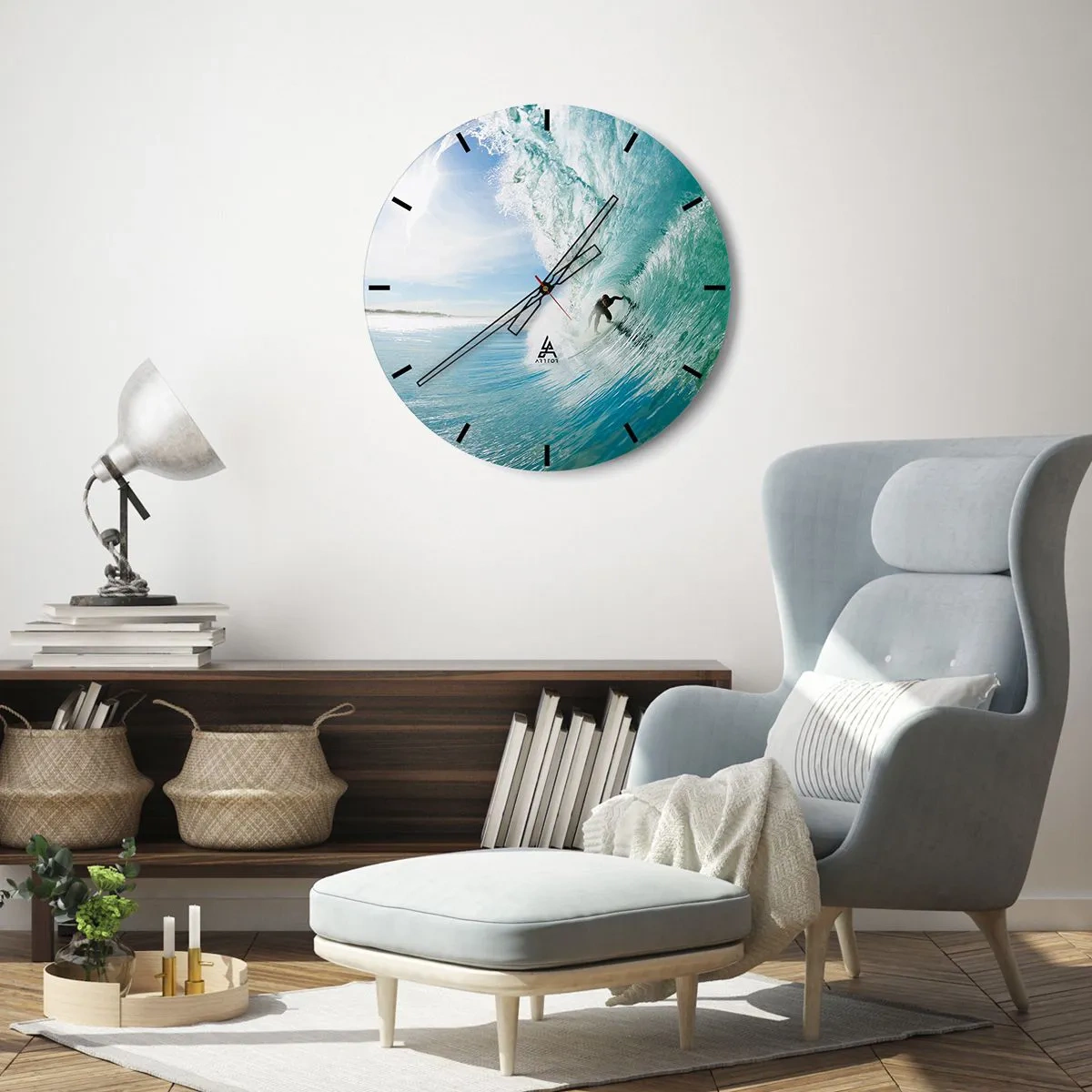 Vægur, Uret - Surfer i en vandtunnel mod en blå himmel - 30x30cm - Altid på bølgen - Moderne vægdekoration til stue, køkken og soveværelse ARTTOR