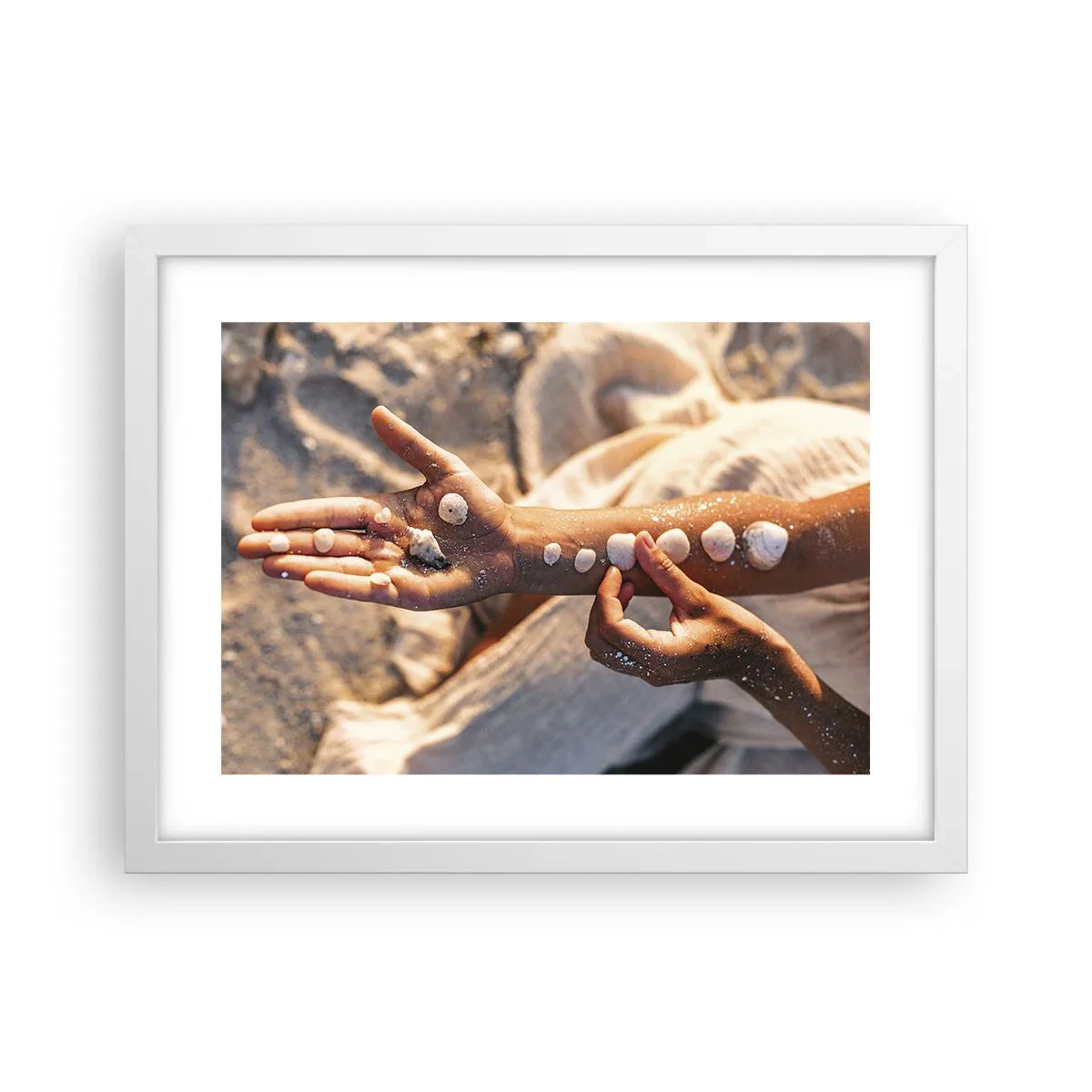 Plakat i hvid ramme - Skønhed inden for rækkevidde - 40x30 cm