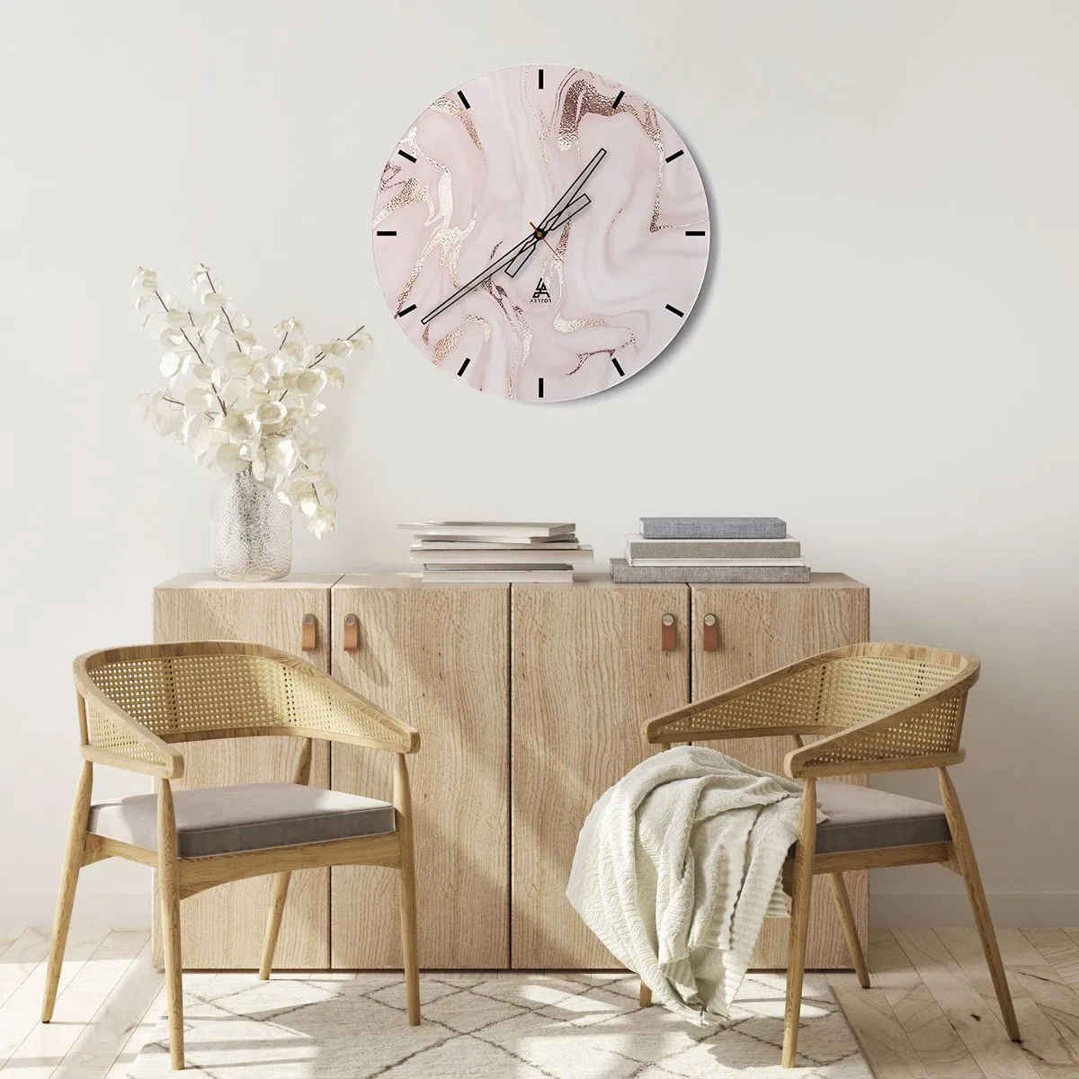 Vægur, Uret - Lyserød marmorbaggrund med funklende guldårer - 30x30cm - I et lyserødt tørklæde - Moderne vægdekoration til stue, køkken og soveværelse ARTTOR