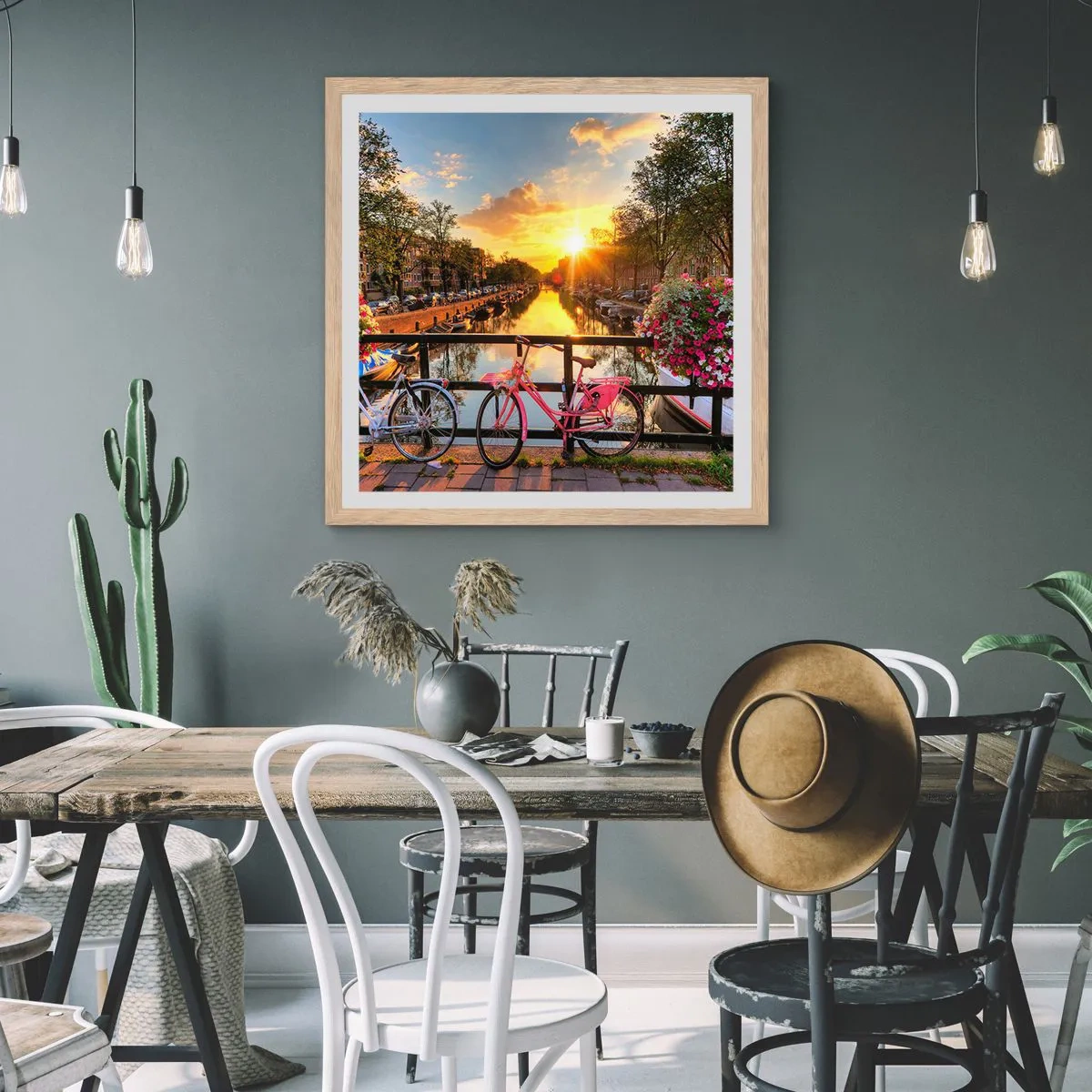 Plakat i ramme af lyst egetræ - Forårsmorgen i Amsterdam - 50x50 cm