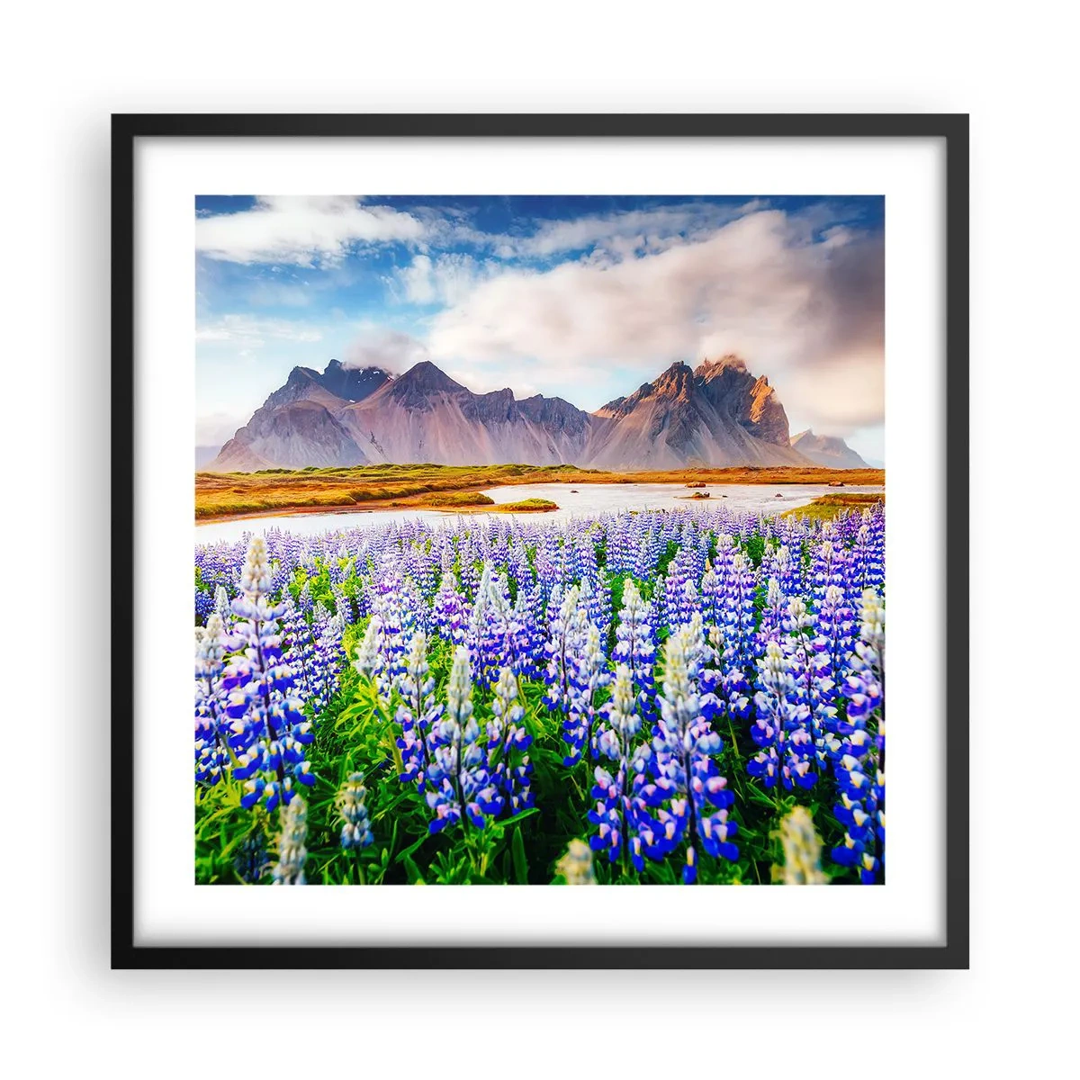 Plakat i sort ramme - Styrke og strenghed ved siden af blidhed - 50x50 cm