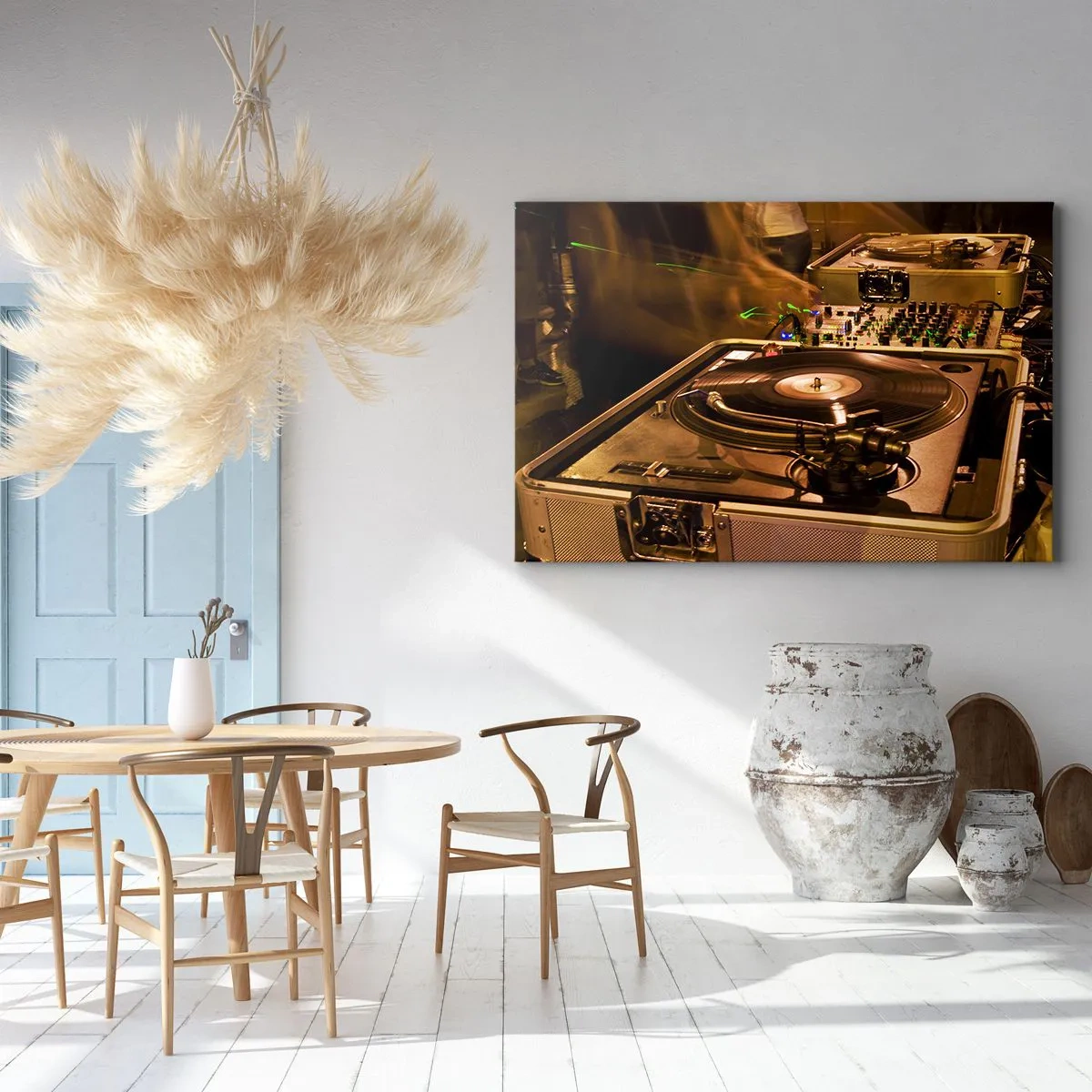 Lærredstryk - Billede på lærred - DJ-udstyr med pladespiller og mixer under en fest - 70x50cm - Kan du mærke kraften? - Moderne vægdekoration til stue og soveværelse ARTTOR