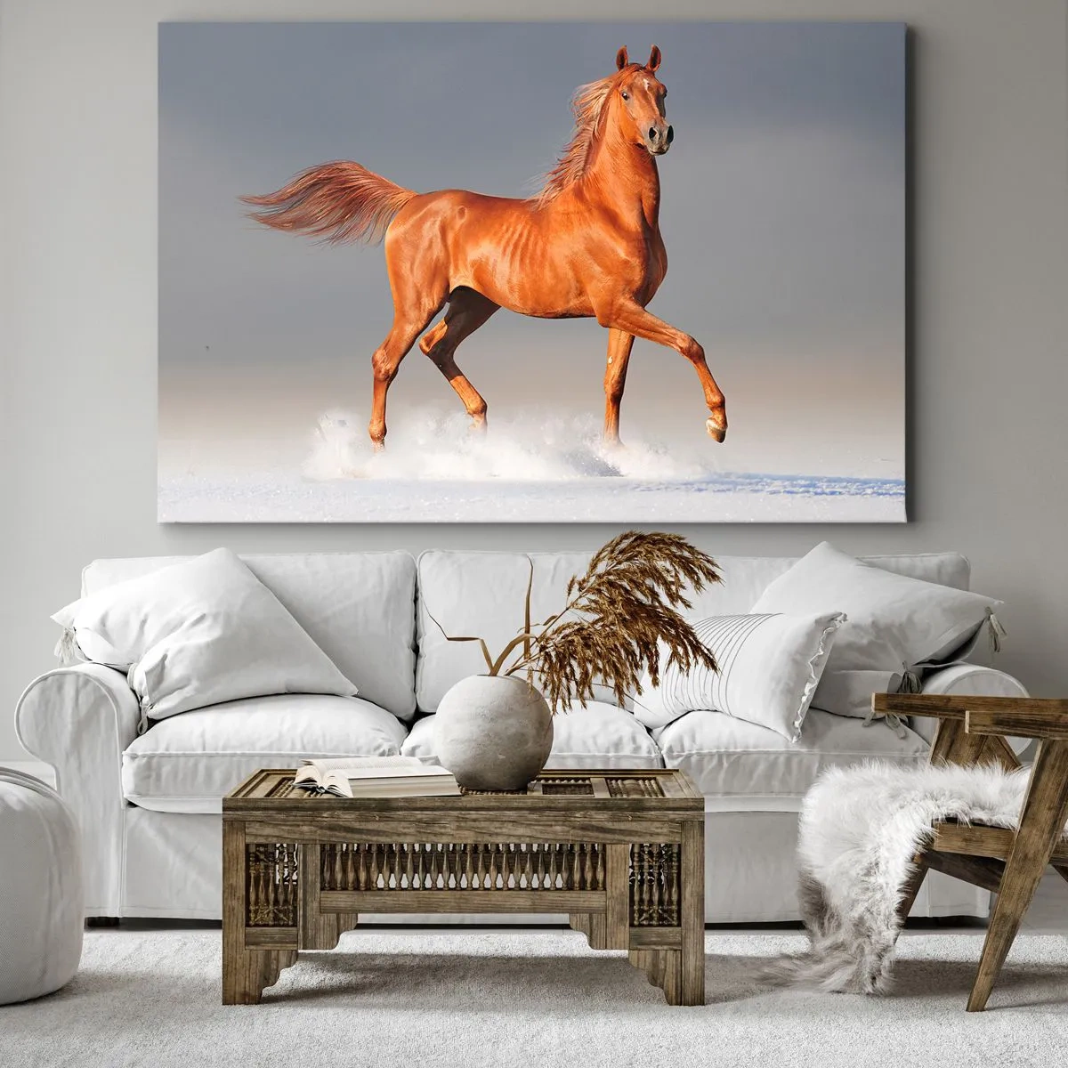 Lærredstryk - Billede på lærred - En galoperende hest mod en blå himmel - 70x50cm - Dansende ynde - Moderne vægdekoration til stue og soveværelse ARTTOR