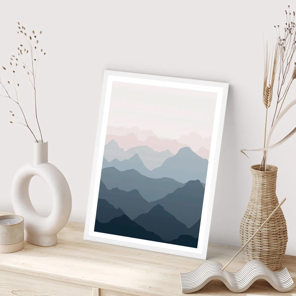 Plakat i hvid ramme - Bølger af bjerge - 70x100 cm
