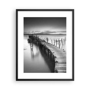 Plakat i sort ramme - Stilheden fra en glemt kyst - 40x50 cm