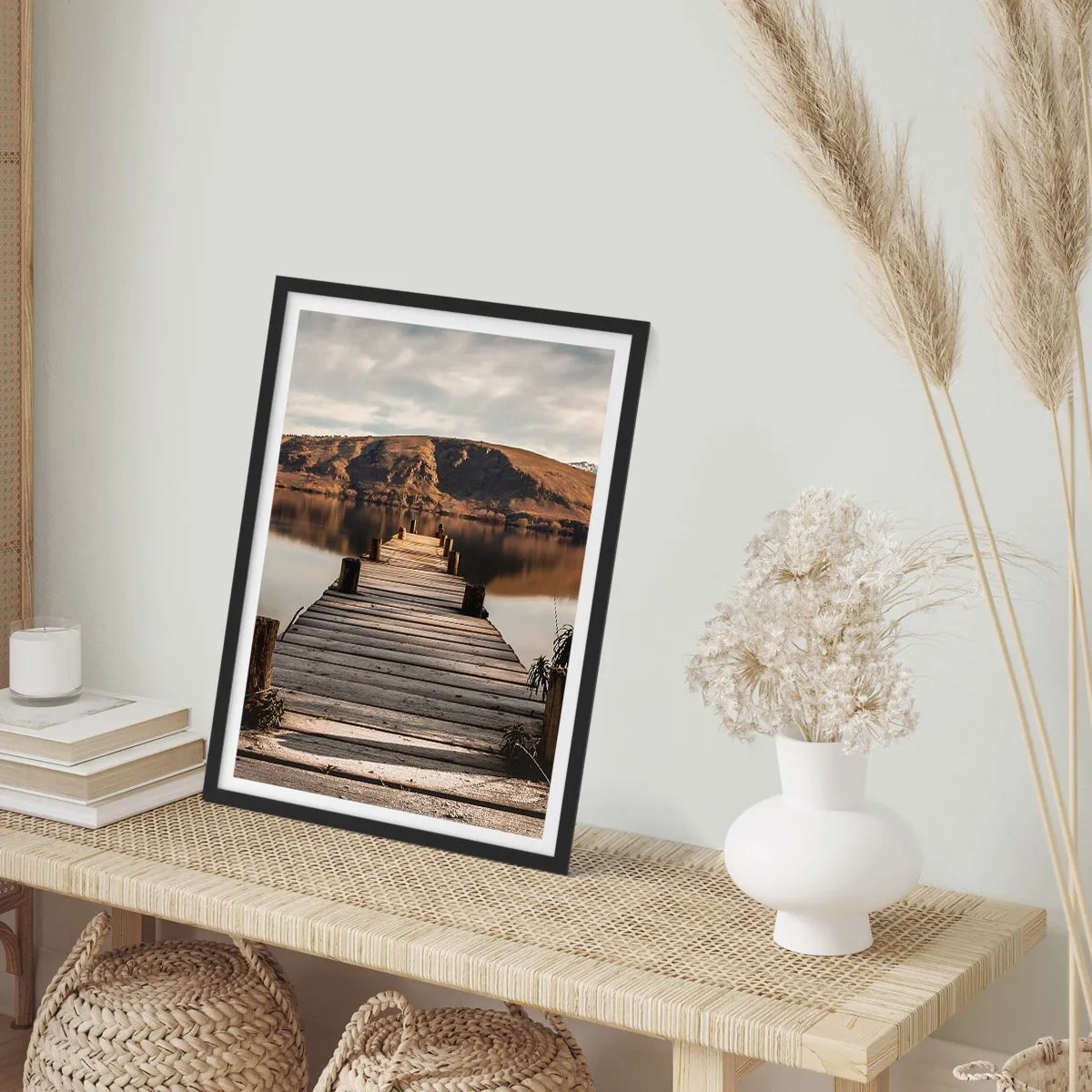 Plakat i sort ramme - Et landskab i stilhed - 30x40 cm