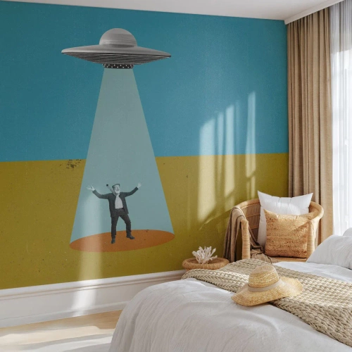 Fototapet Standard Eco - Grafik af en UFO, der bærer en mand i lyset i ødemarken - 100x70cm - Et tæt møde - Moderne vægdekoration til stue og soveværelse ARTTOR