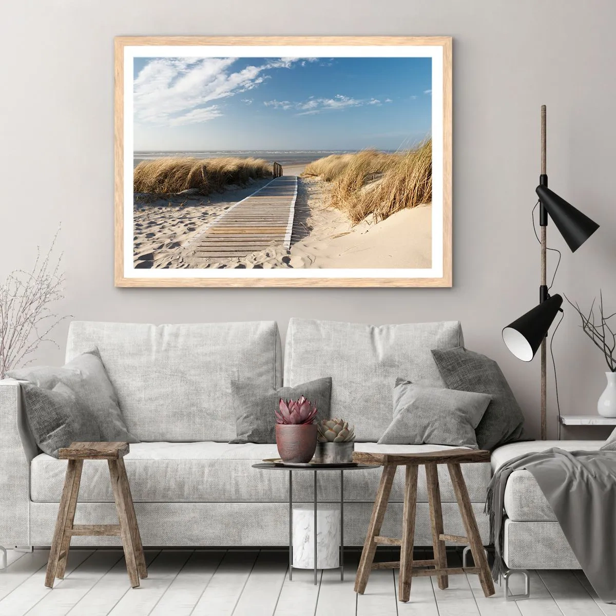 Plakat i ramme af lyst egetræ - Bag klitten, i græssets summen - 100x70 cm