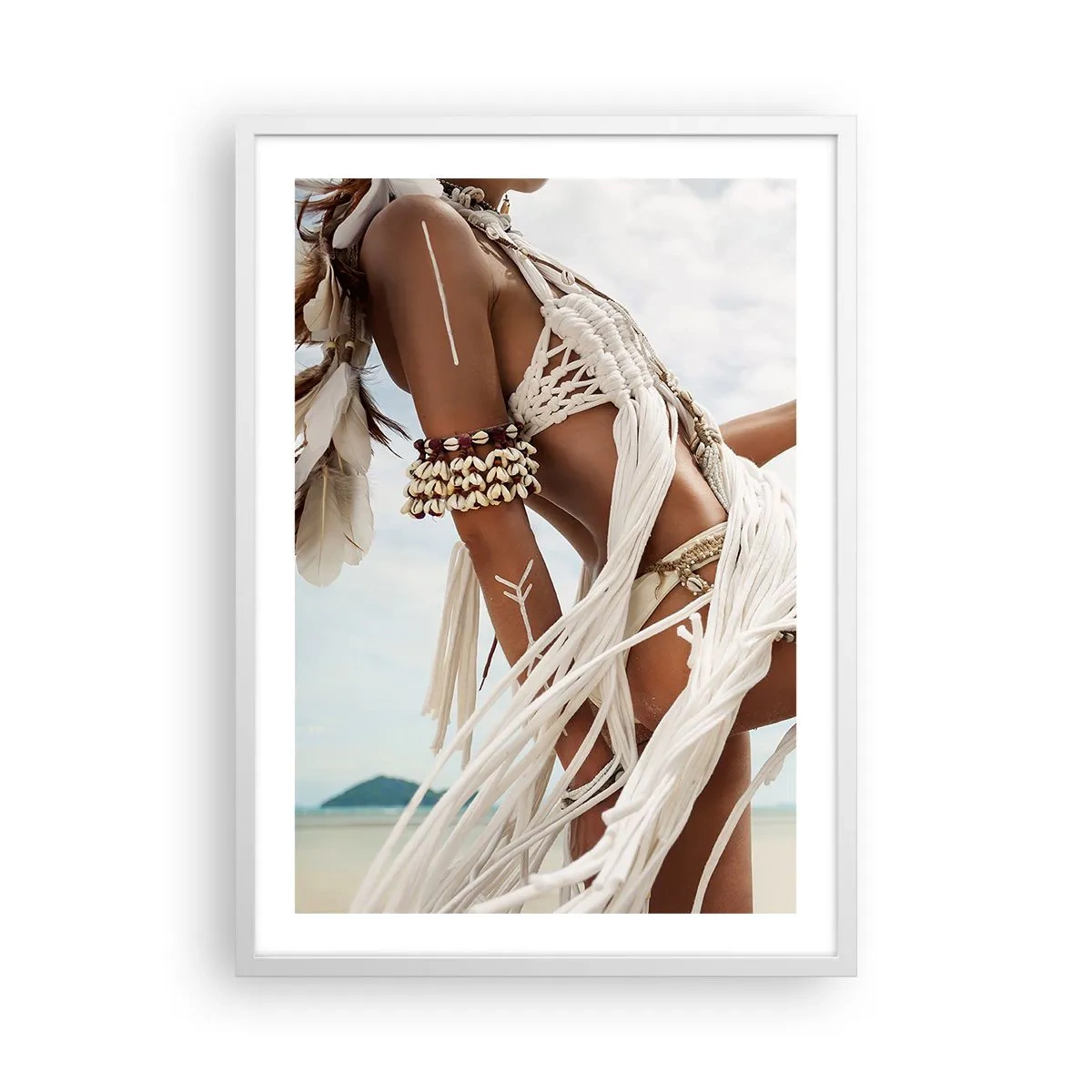 Plakat i hvid ramme - Præstinde af solen - 50x70 cm