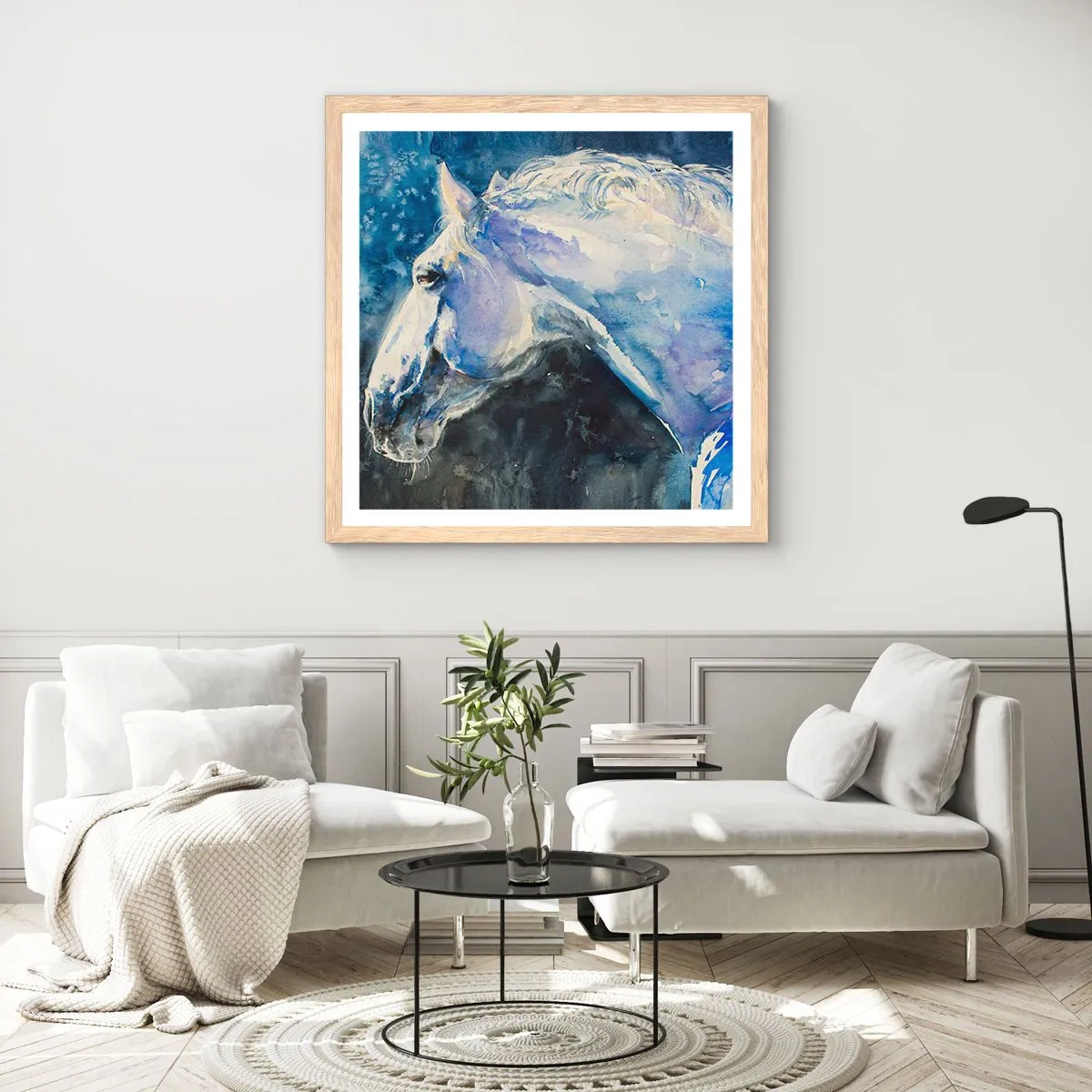 Plakat i ramme af lyst egetræ - Portræt i et blåt skær - 30x30 cm