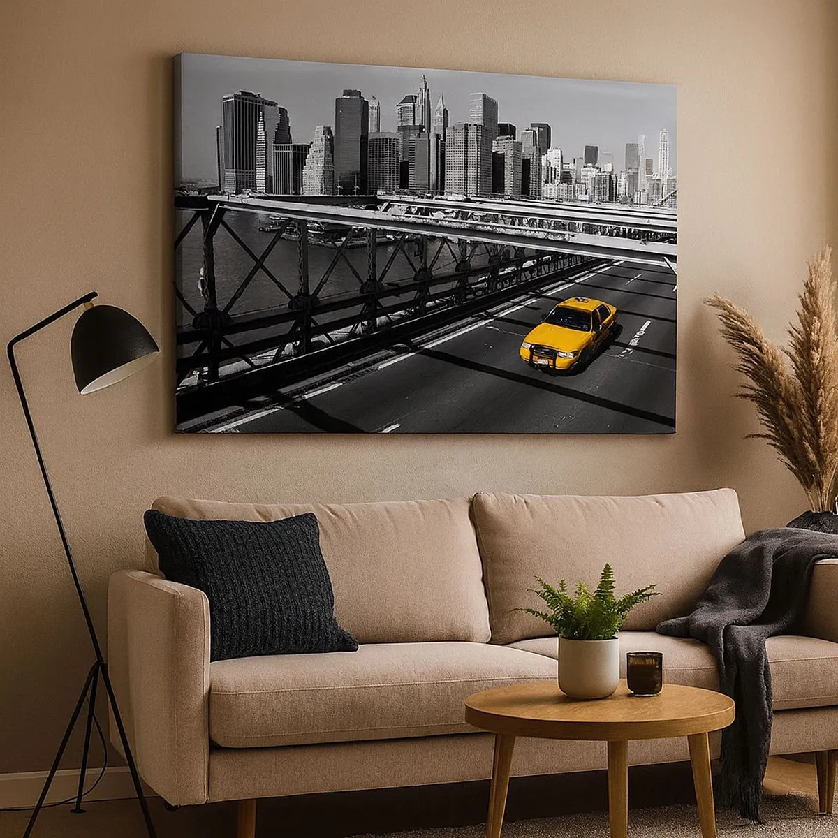 Lærredstryk - Billede på lærred - Gul taxa på en bro med udsigt over New Yorks skyline - 70x50cm - Storbyens farve - Moderne vægdekoration til stue og soveværelse ARTTOR
