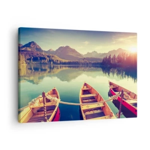 Lærredstryk - Billede på lærred - Både på en rolig sø omgivet af bjerge ved solnedgang - 70x50cm - Lev efter dens love - Moderne vægdekoration til stue og soveværelse ARTTOR