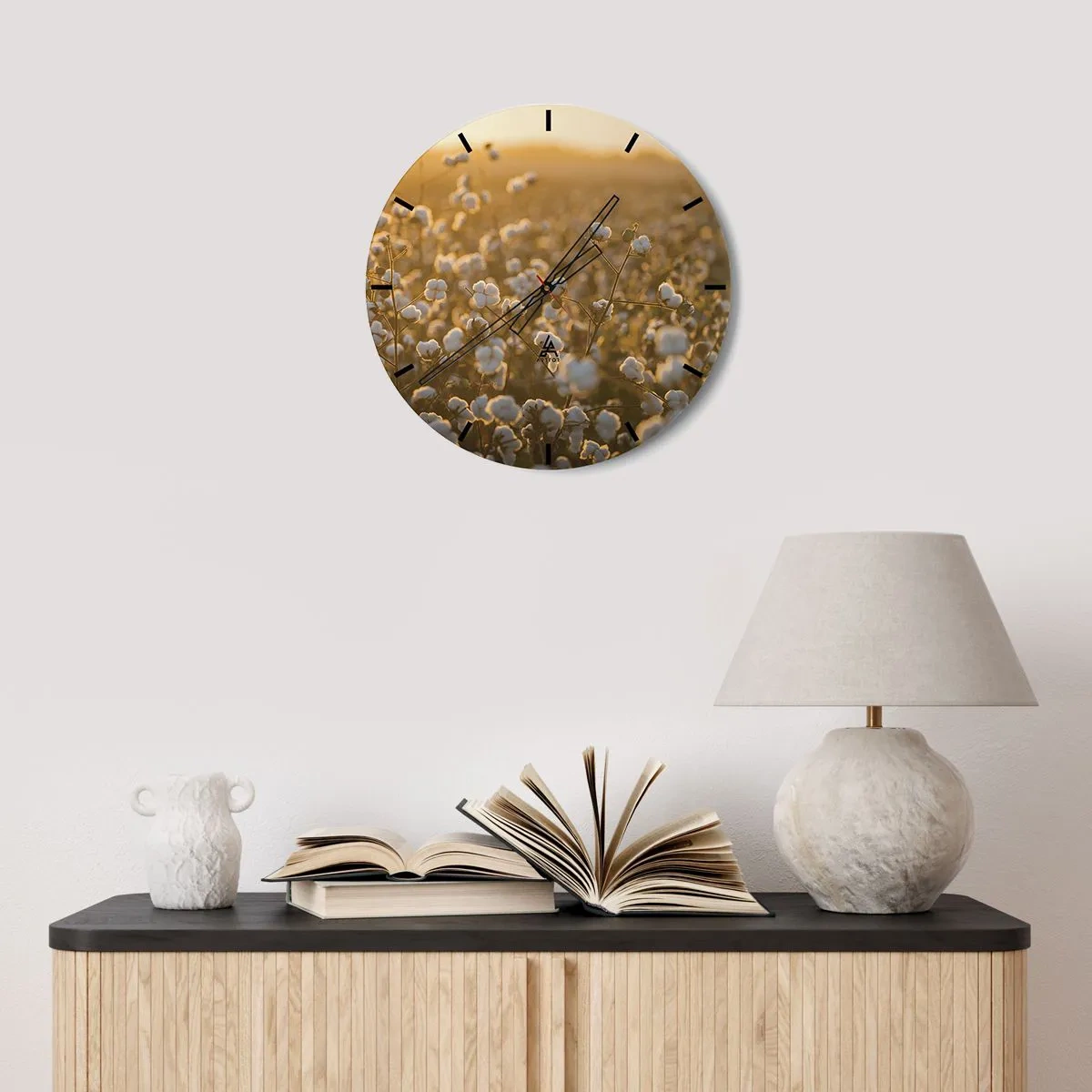Vægur, Uret - En bomuldsmark ved solnedgang med varme farver - 30x30cm - Et luftigt felt - Moderne vægdekoration til stue, køkken og soveværelse ARTTOR
